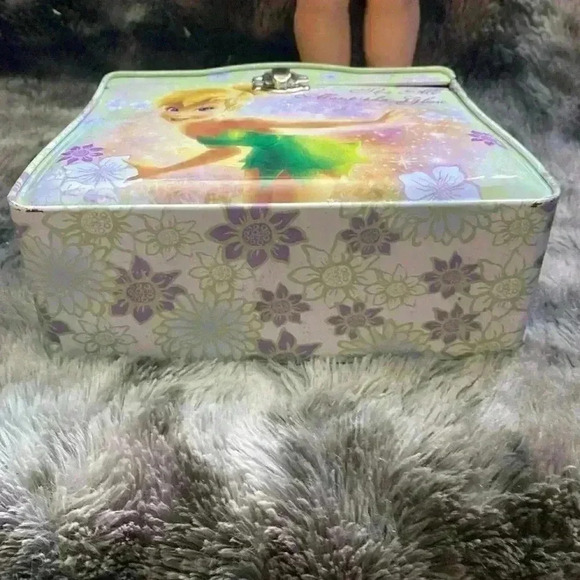 Disney Animators Collection Tinker
Bell doll and Tinker Bell Tin Box  Purse - Picture 5 of 16
